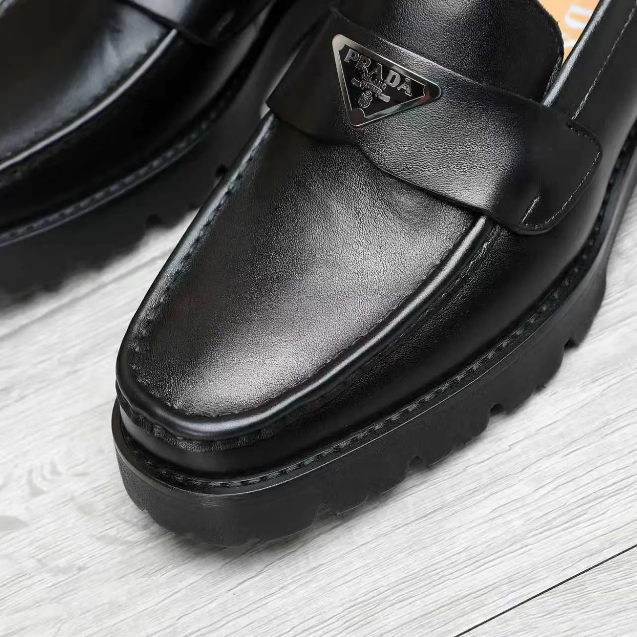 Men's shoes 💰540 💰💰🎩🎩【Prada】Counter 1:1⬆️original reproduction, absolute quality🆗original outsole, high-quality imported rubber, wear-resistant and non-slip, never degummed, upper material: imported first-layer cowhide➕anti-slip foam outsole, official website material, inner material: water-dyed leather lining, 6 colors available! Code number 38-45